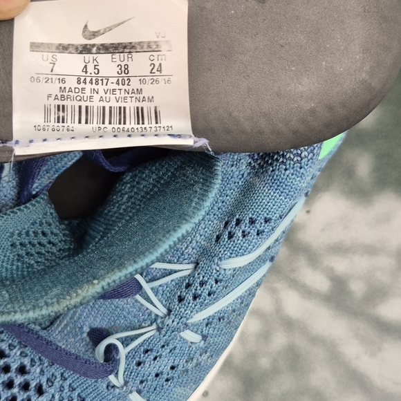 Nike Kids Blue and Green Shoes - Picture 7 of 8